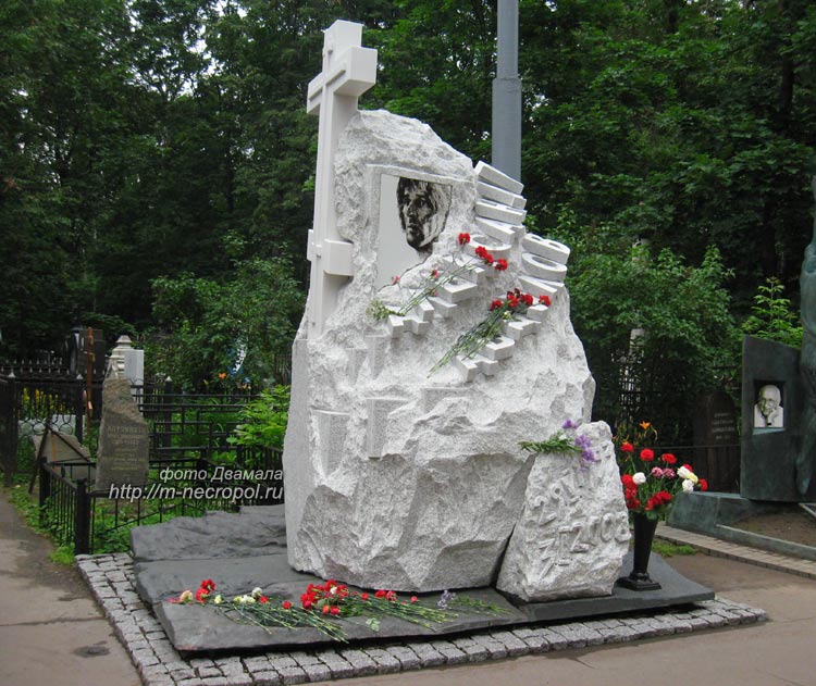 могила Александра Абдулова, фото Двамала, 2.6.2009 г. 