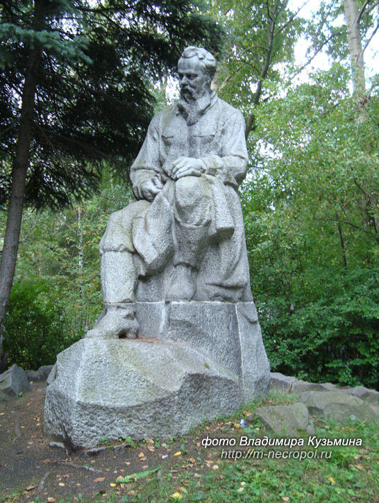 могила П. Бажова, фото Михаила Дубынкина