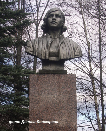 памятник на могиле Л. Чайкиной, фото Дениса Лошкарева 2010 г.