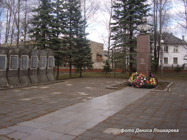 памятник на могиле Л. Чайкиной, фото Дениса Лошкарева 2010 г.