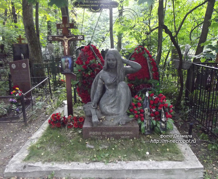 могила Розы Джелакаевой, фото Двамала, вариант 2022 г.
