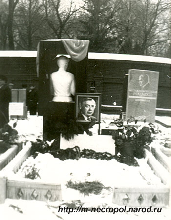 могила Анатолия Папанова, фото Двамала, январь 1988 года.