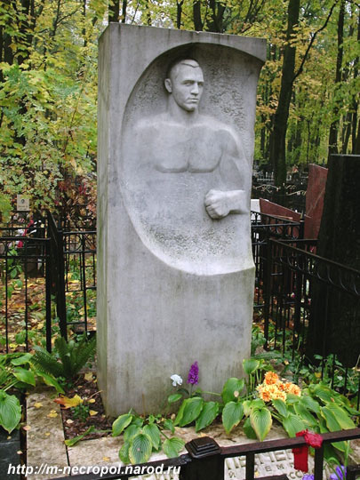 могила В. Попенченко, фото Двамала, вар. 2007 г.
