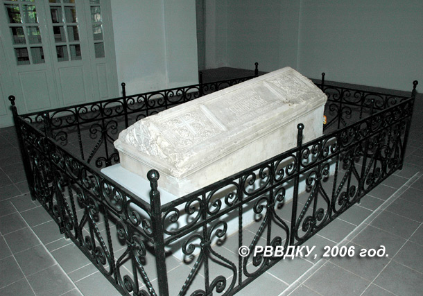 могила М.Д. Скобелева, фото © РВВДКУ, 2006 год.