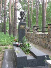 могила Снежиной на Заельцовском кл.