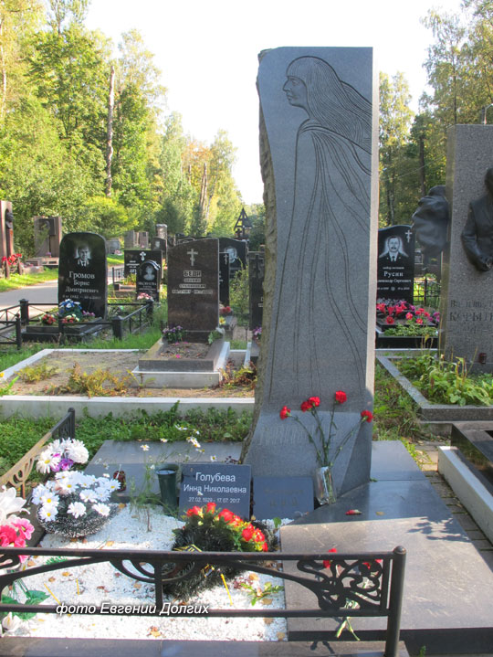 могила Марианны Цой, фото Евгении Долгих, 2017